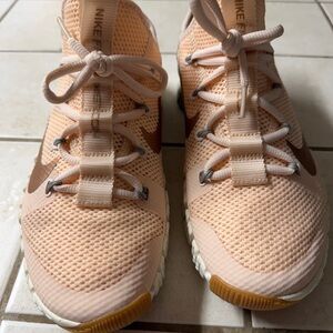 Nike Women's Peach and White Athletic Shoes